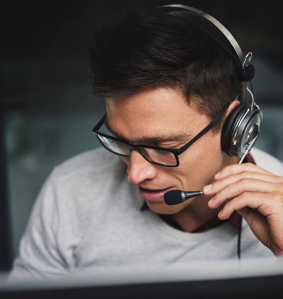 Man working in call center.