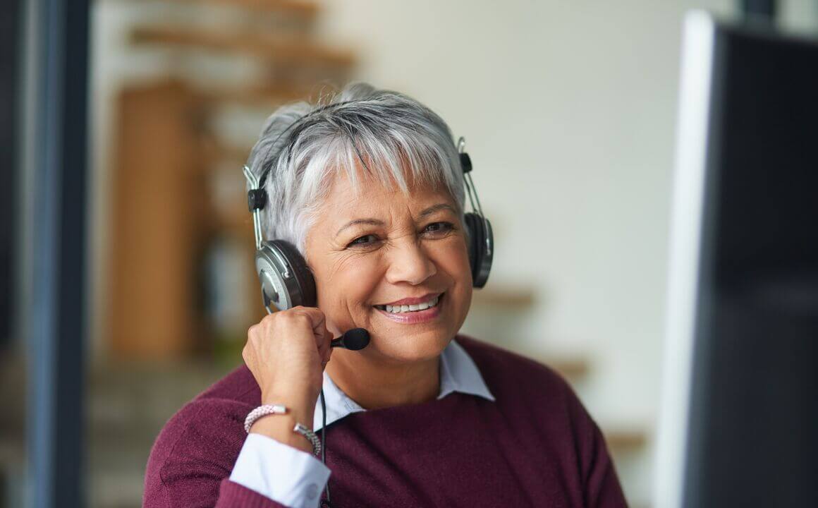 Smiling center agent helps a family access CHIP coverage over the phone