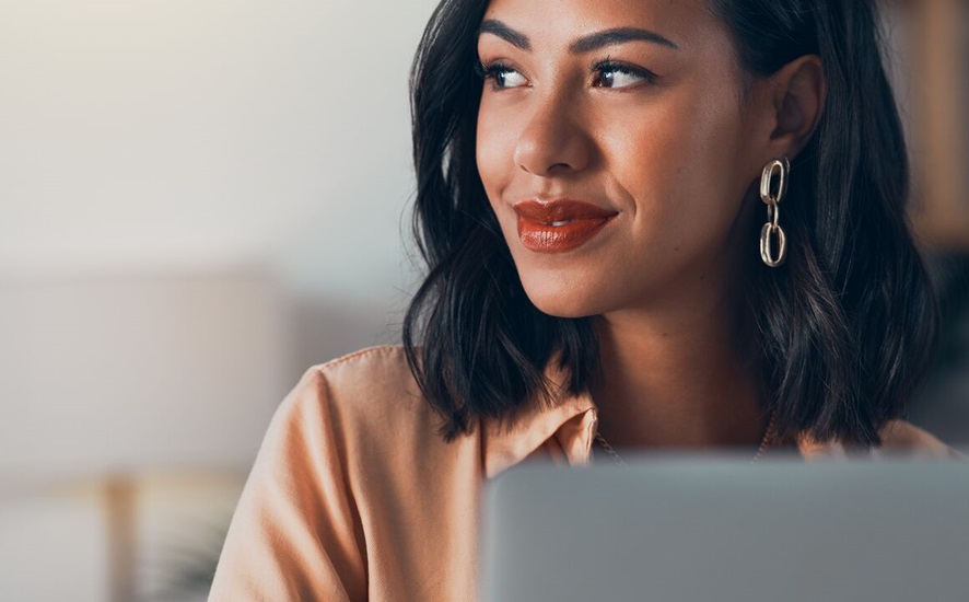 Smiling business woman at laptop.