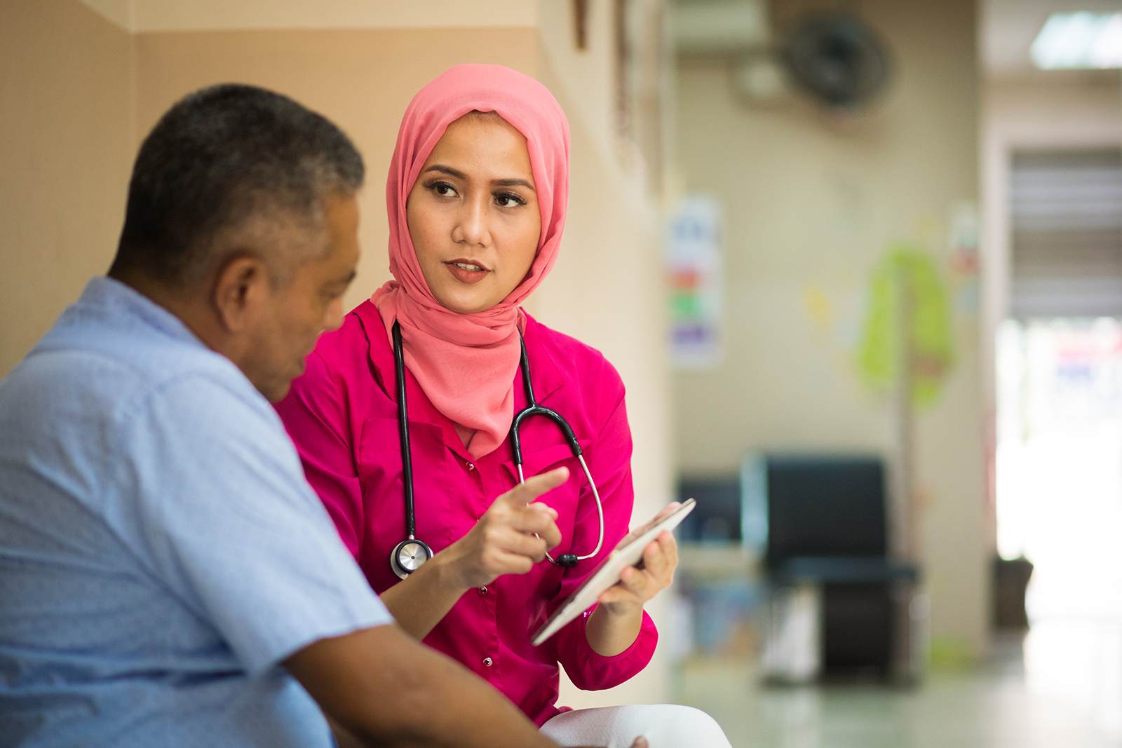 Image of a doctor having a discussion with a patient. 