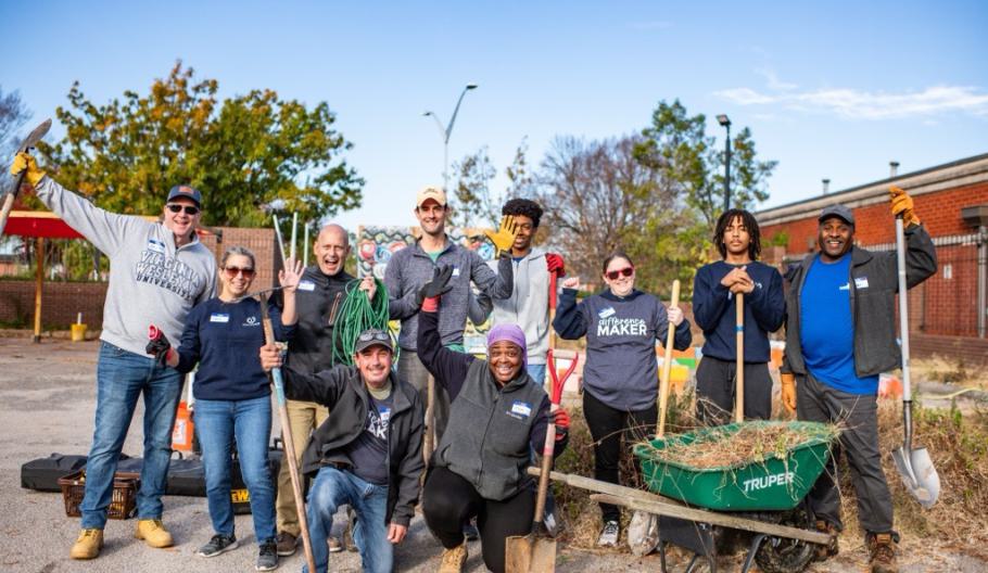Group of Volunteer Hampton Roads volunteers making a difference